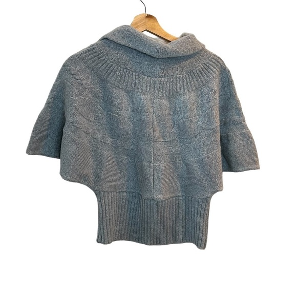 Womens small grey short sleeve sweater shirt - Picture 4 of 5